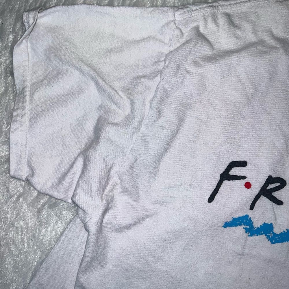 FRIENDS 🥳 5/$15 🥳 White Short Sleeve Crop Top - Picture 3 of 4